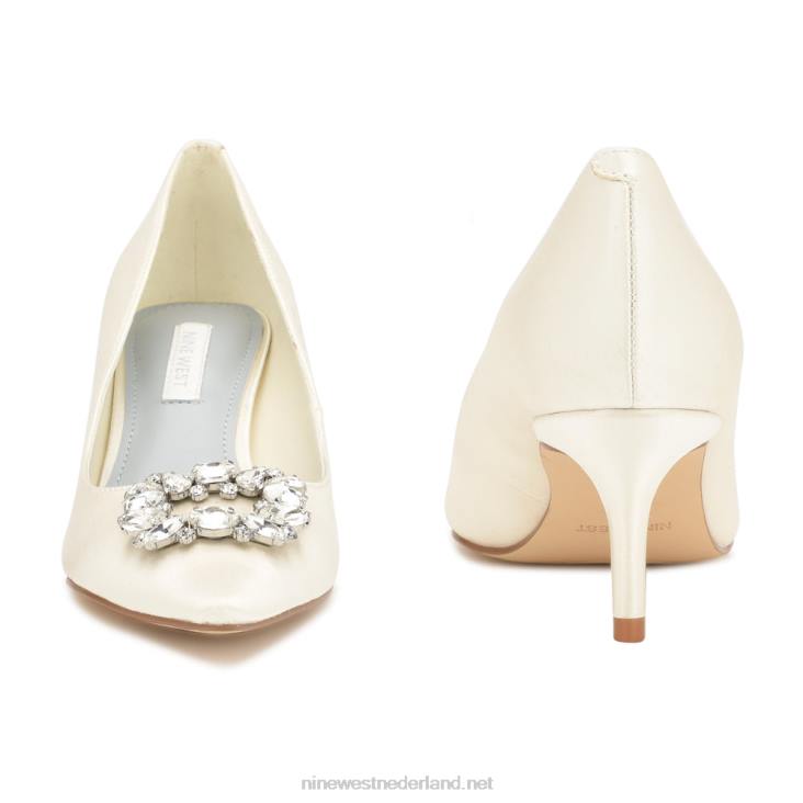 avolon pumps met spitse neus Nine West 62LB1850 ivoor kristal satijn